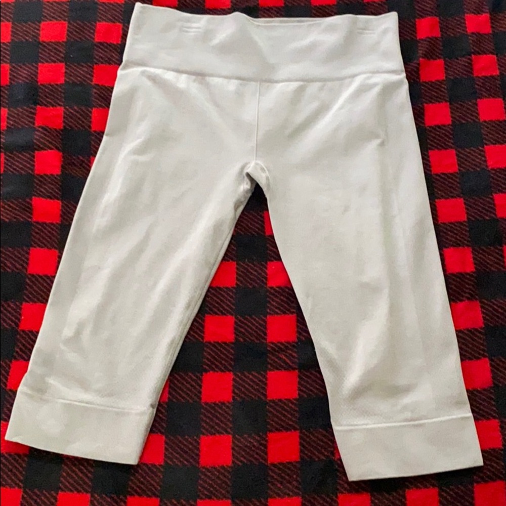 Lululemon gray cropped leggings